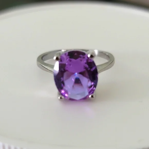 Naturally Color Changing Alexandrite Ring - Picture 3 of 9